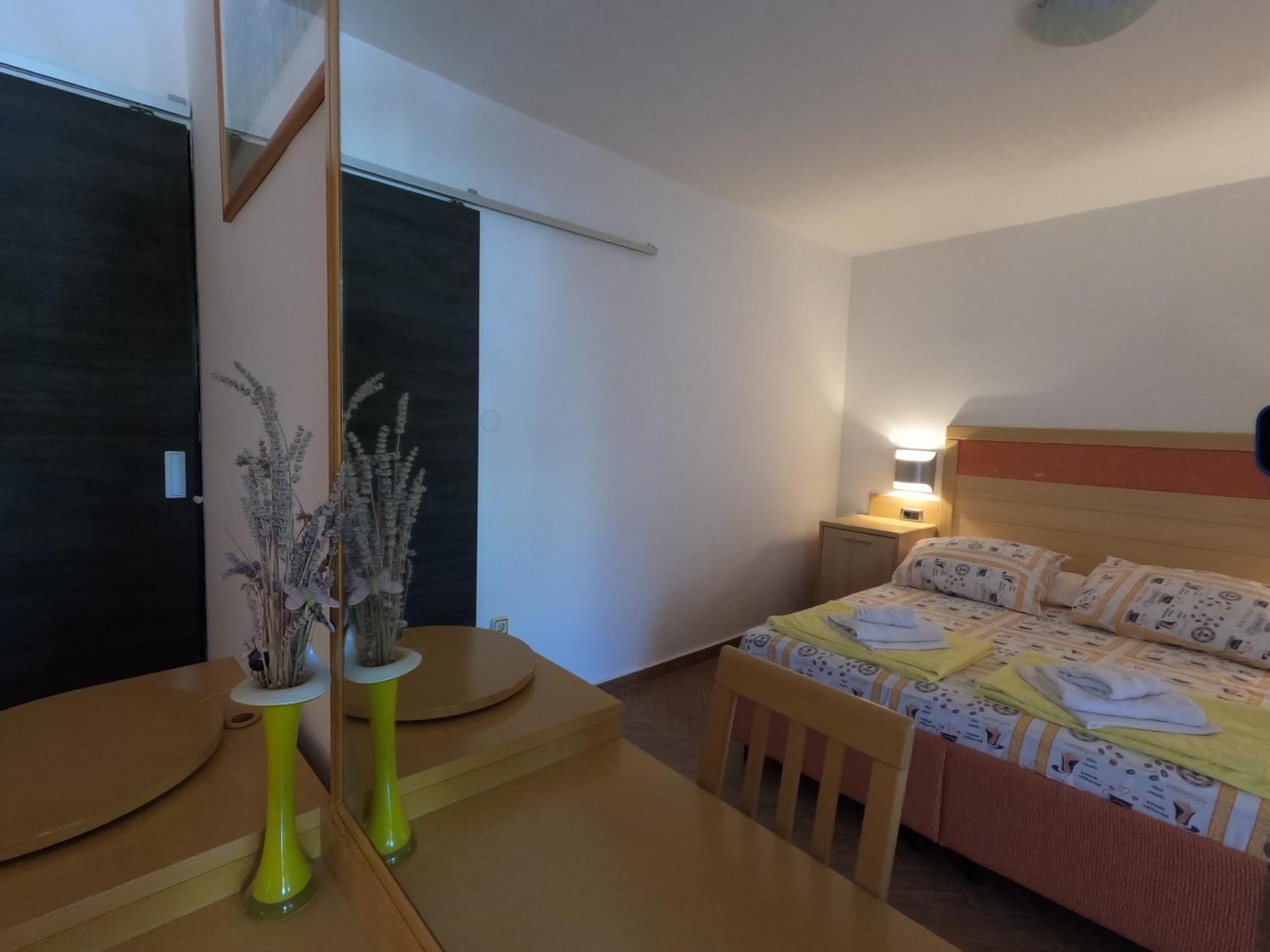 Apartmani Daniela Rab Town Exterior foto