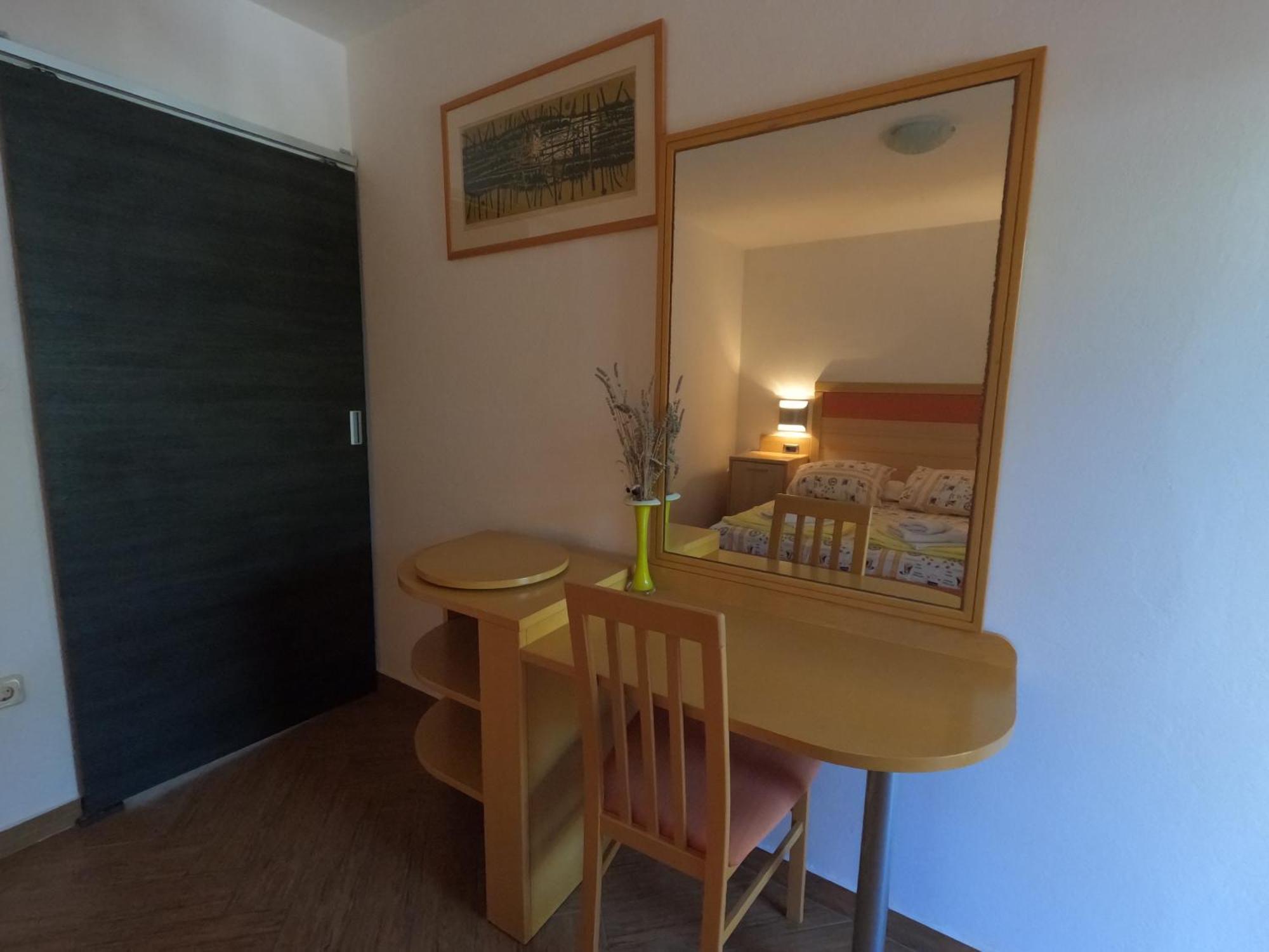 Apartmani Daniela Rab Town Exterior foto