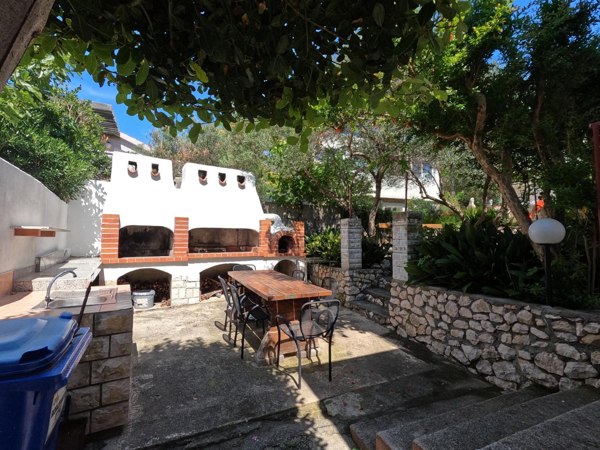 Apartmani Daniela Rab Town Exterior foto