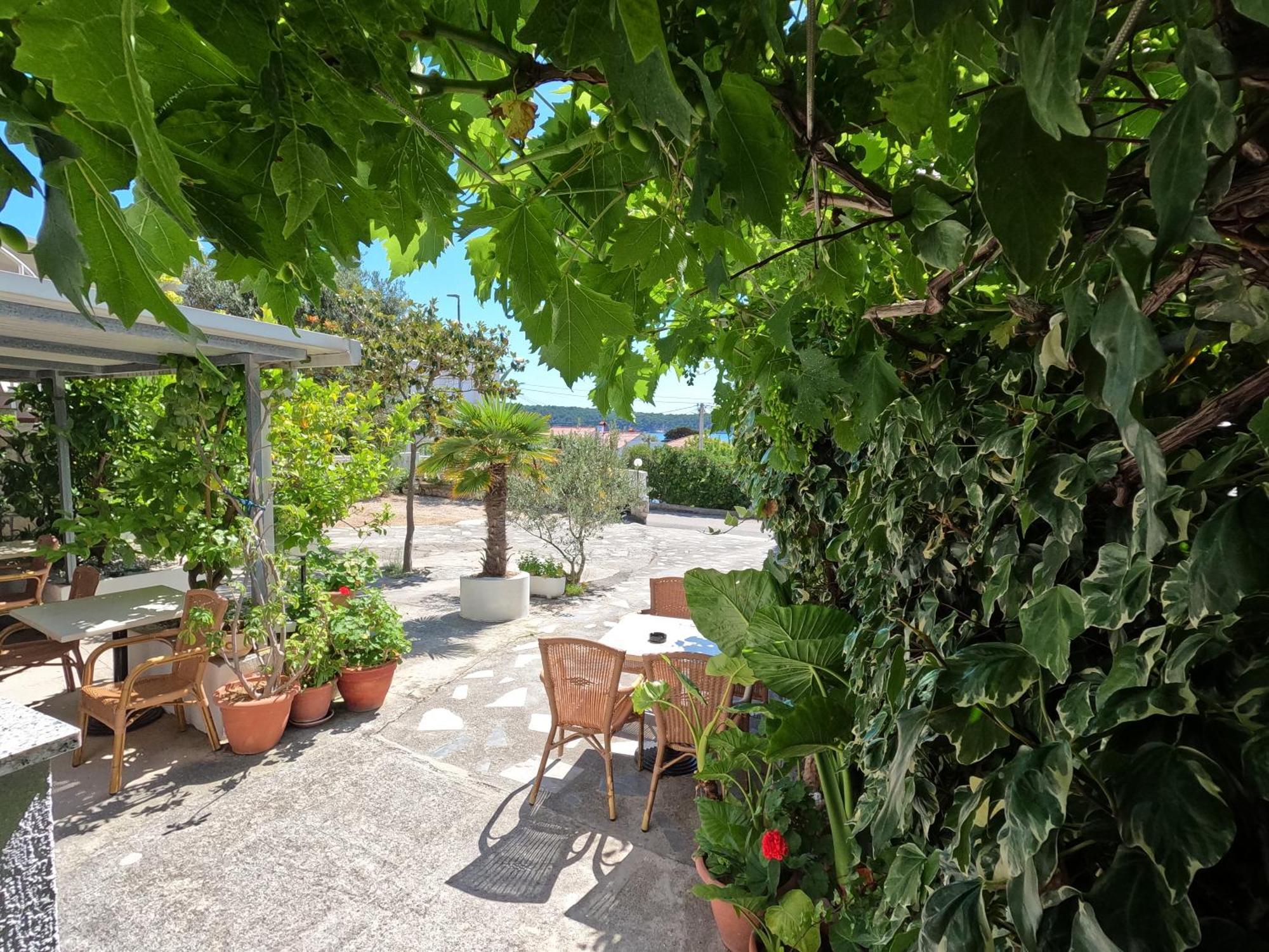 Apartmani Daniela Rab Town Exterior foto