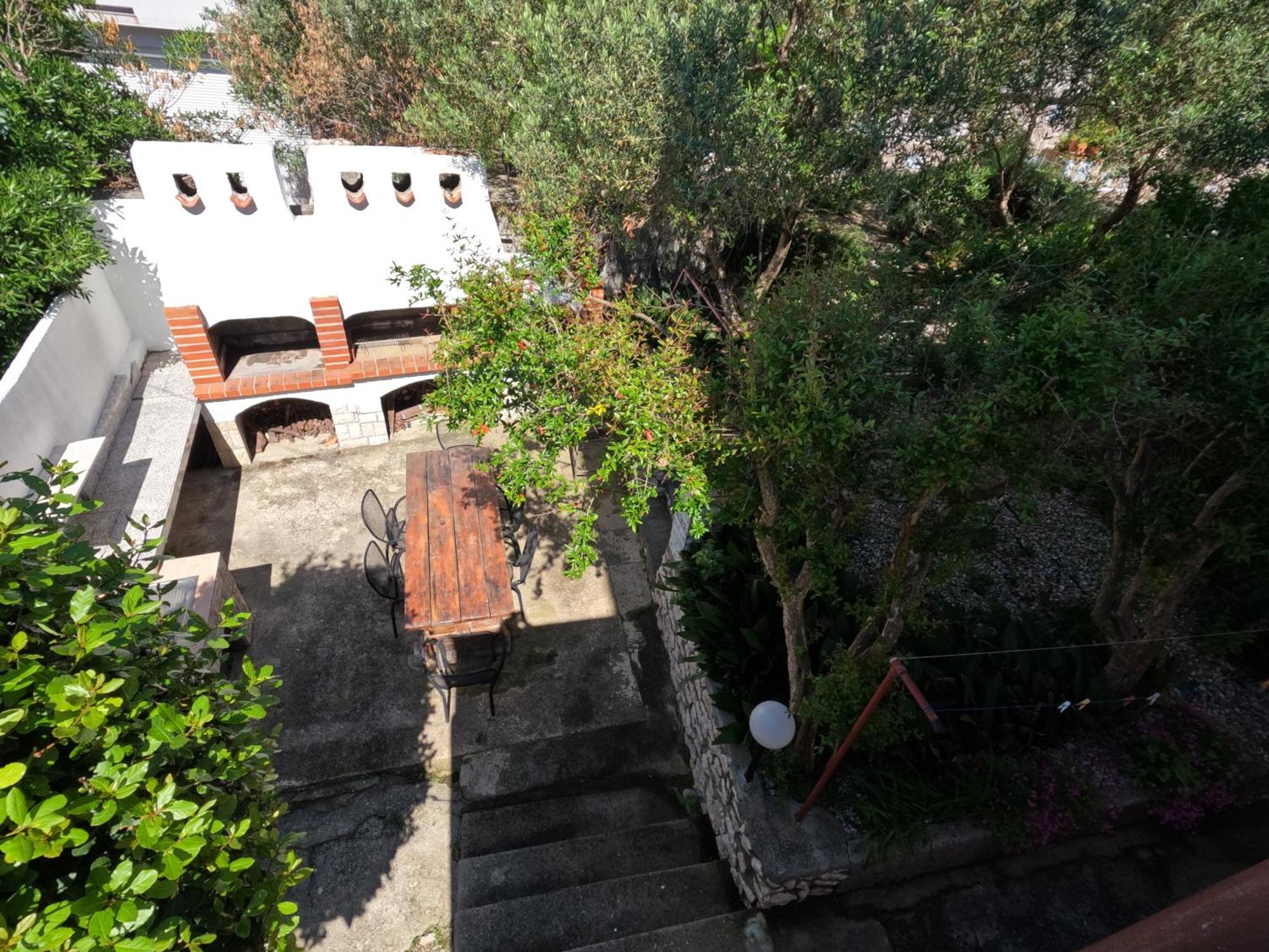 Apartmani Daniela Rab Town Exterior foto